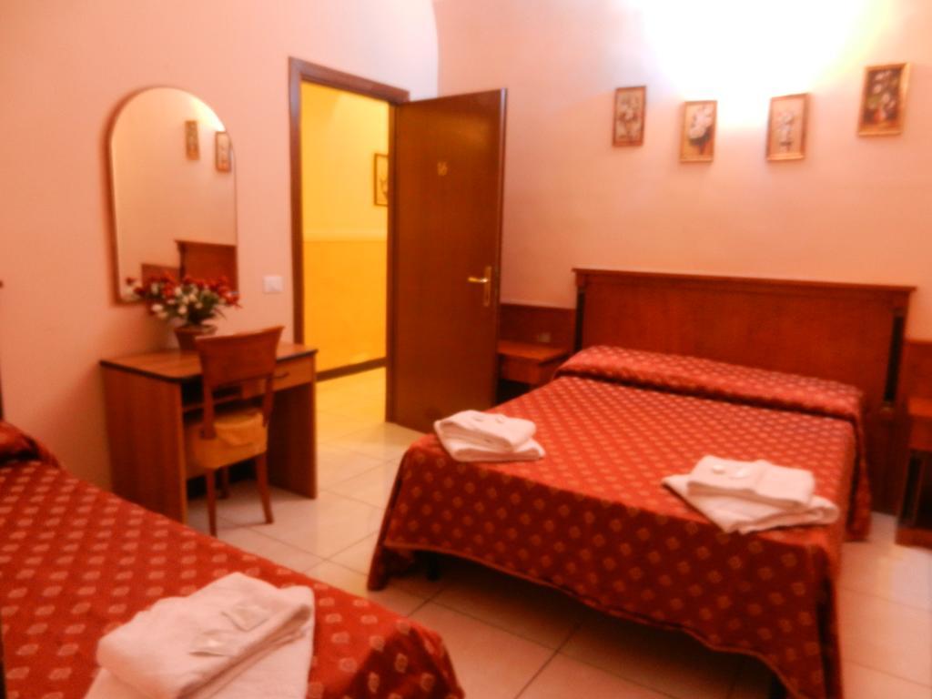 Hostel Pink Floyd Рим Экстерьер фото