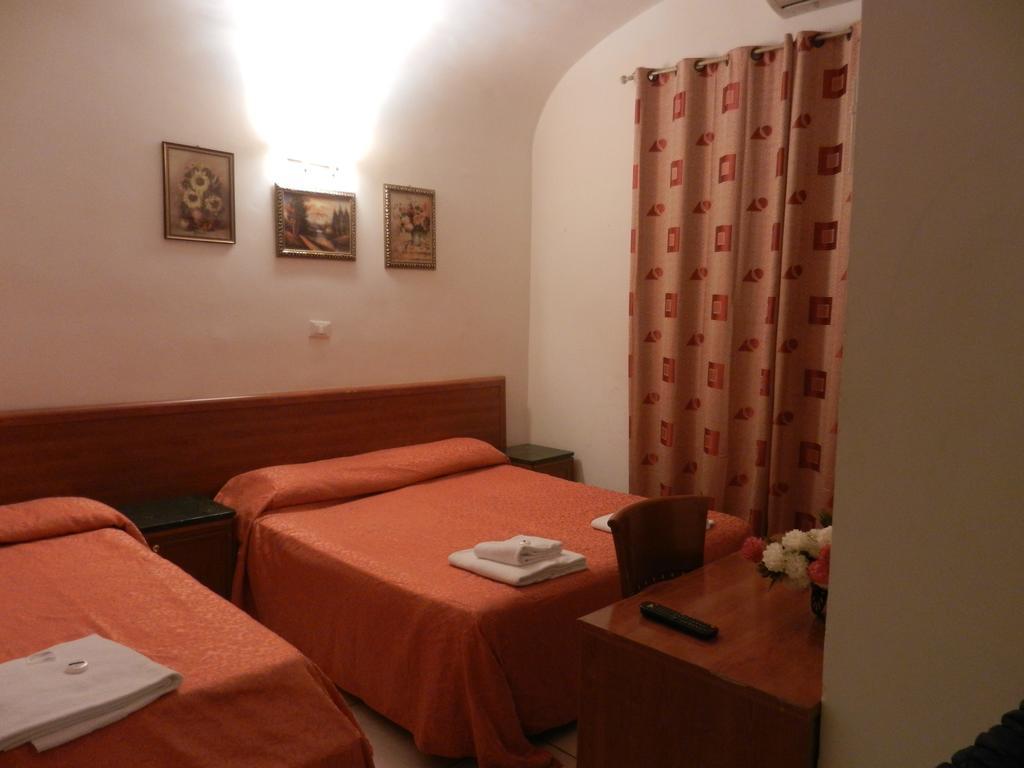 Hostel Pink Floyd Рим Экстерьер фото