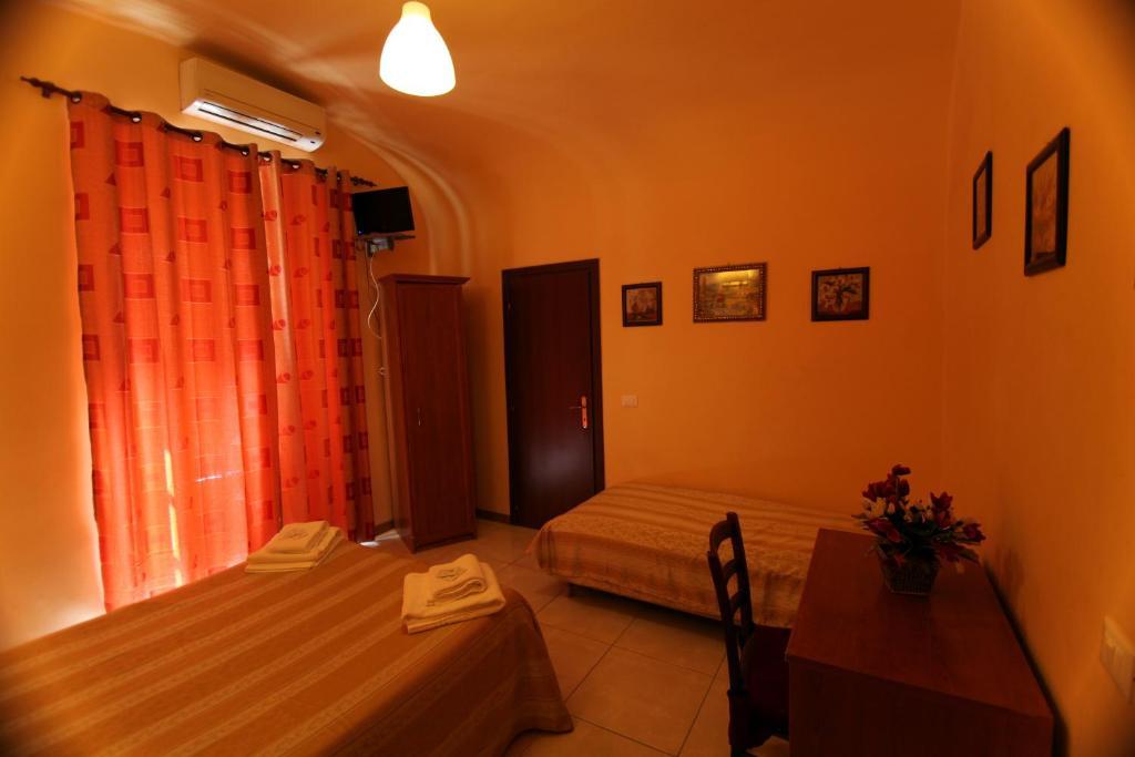 Hostel Pink Floyd Рим Номер фото